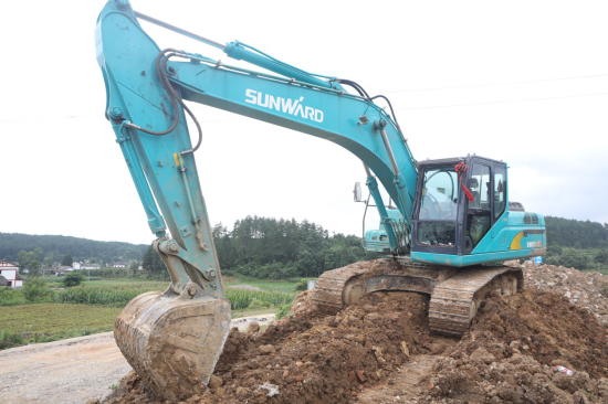 六年六台挖机 邓老板是个“ca888亚洲城迷”