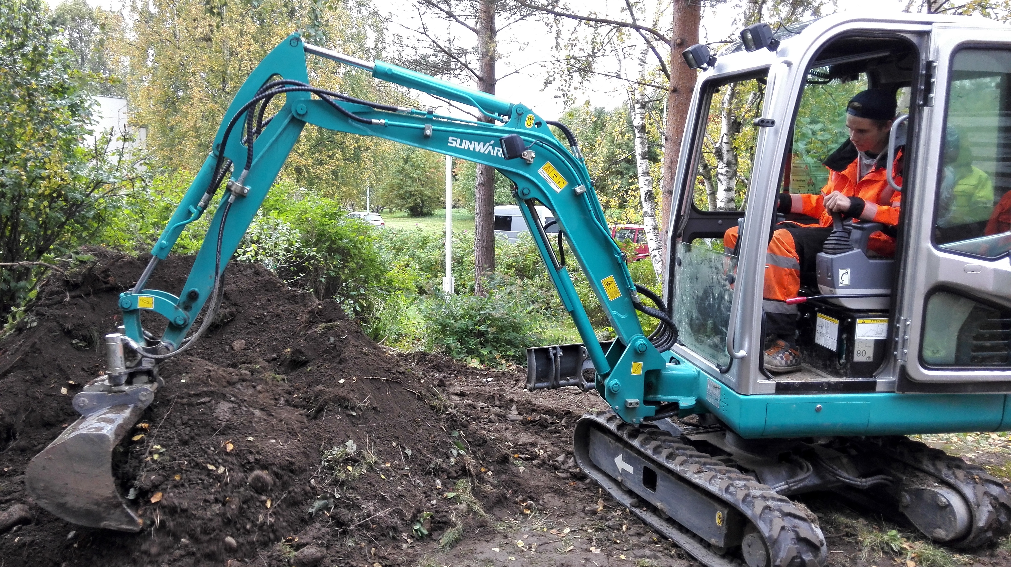 国产小型挖掘机价格多少钱一台？