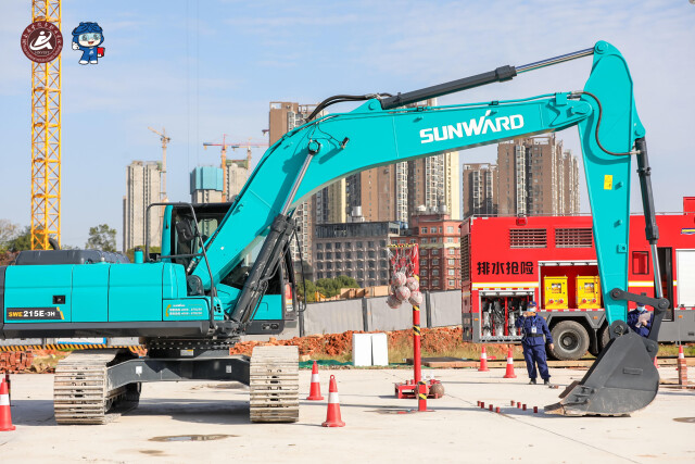 轮胎式挖掘机和履带式挖掘机，你更看好哪个？