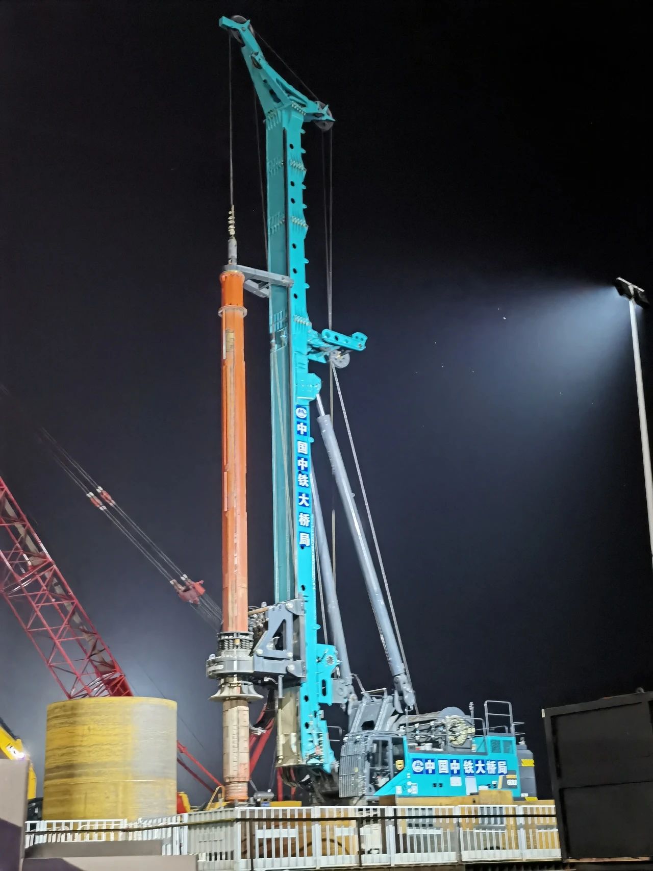 再战“世界级工程”！ca888亚洲城智能旋挖钻机助力宜昌长江公铁大桥建设