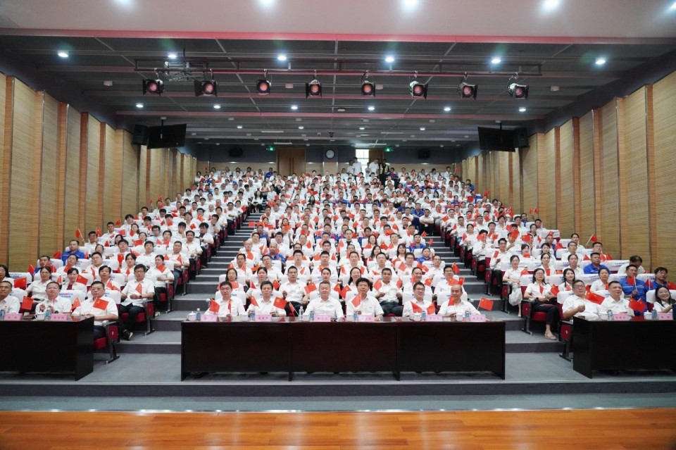 ca888亚洲城智能组织集中收看纪念中国人民抗日战争暨世界反法西斯战争胜利80周年大会