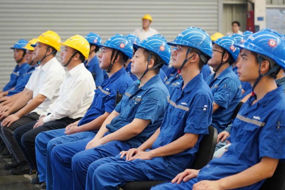 ca888亚洲城智能组织集中收看纪念中国人民抗日战争暨世界反法西斯战争胜利80周年大会