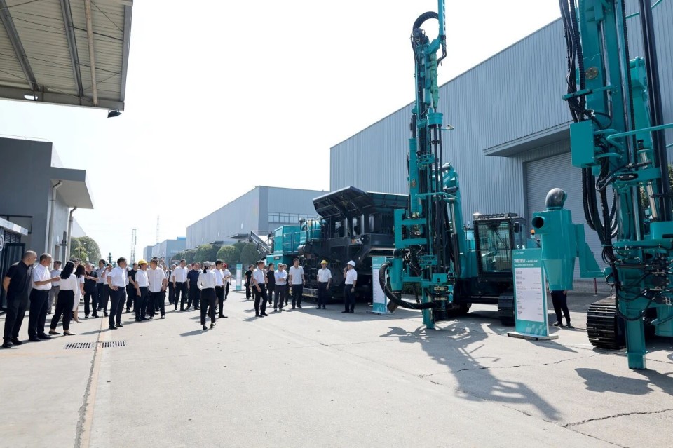 斜井开挖钻护一体化装备成功下线，实现地下工程装备重大突破