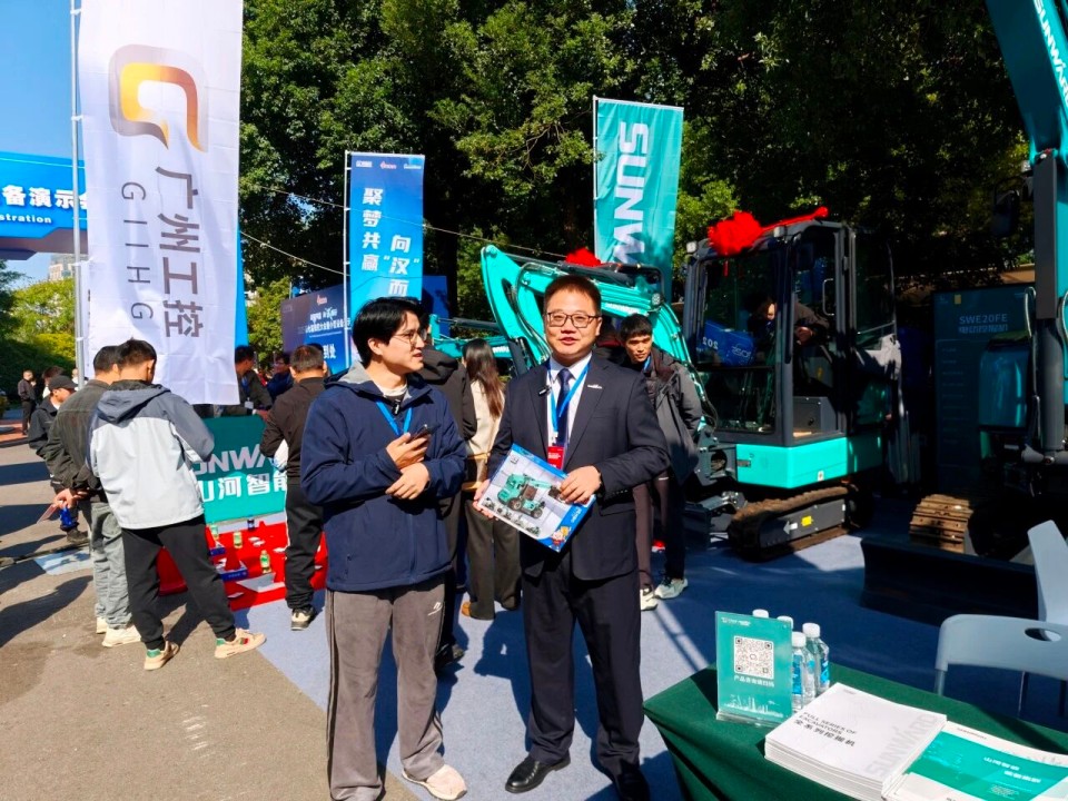 ca888亚洲城智能微挖“天团”闪耀武汉，引领绿色施工潮流