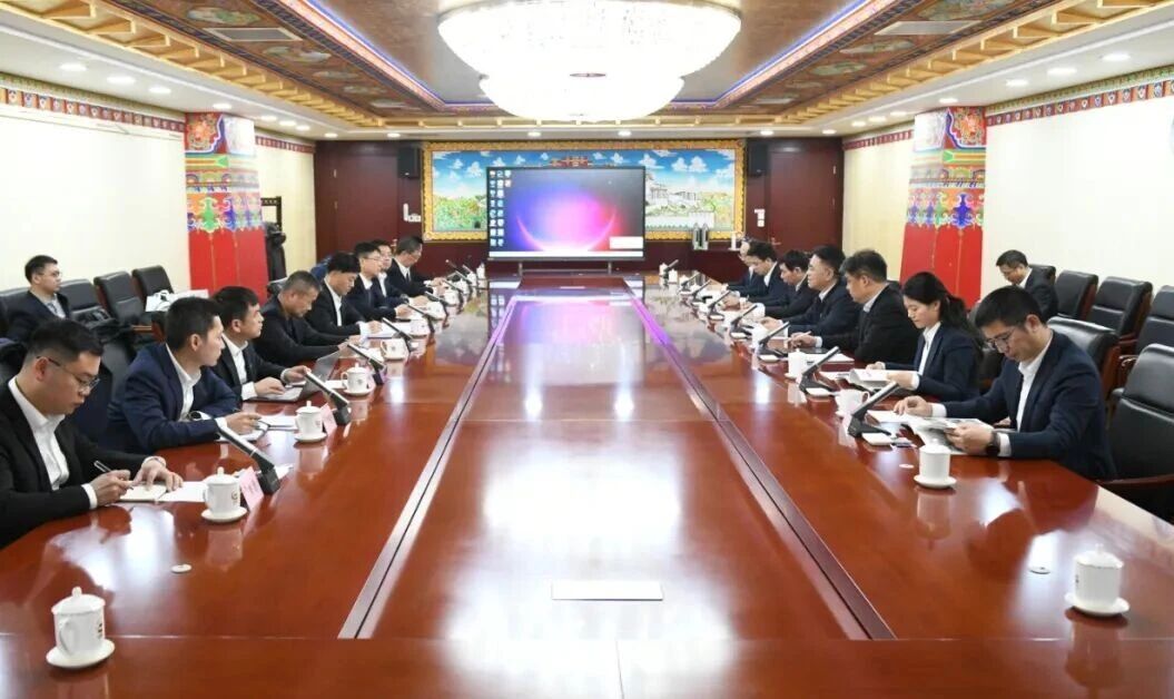 广州工控集团董事长景广军率ca888亚洲城智能团队到中国黄金集团拜访交流